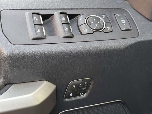 Used 2022 Ford F350 Lariat w/ Black Appearance Package image 9