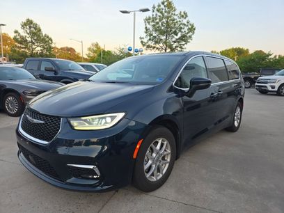 Used 2023 Chrysler Pacifica Touring-L