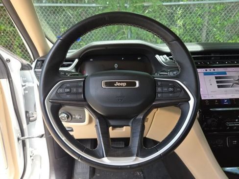 Used 2022 Jeep Grand Cherokee L Limited RWD image 7