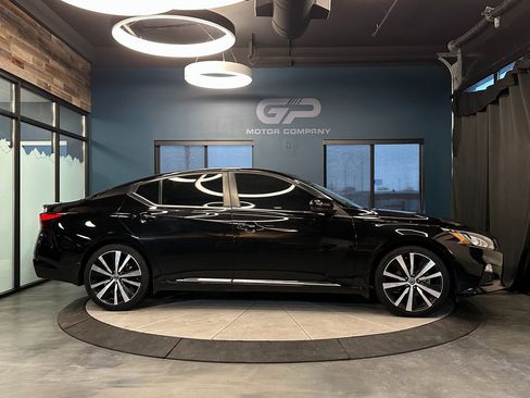 Used 2020 Nissan Altima 2.0 SR image 2