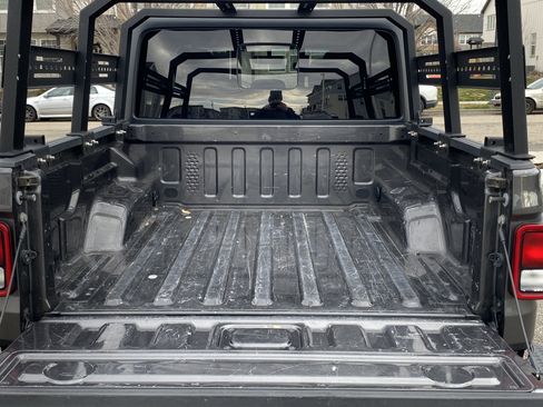 Used 2021 Jeep Gladiator Willys image 32