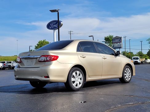 Used 2013 Toyota Corolla LE FWD image 4