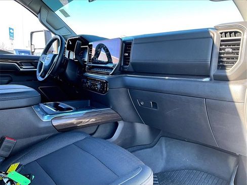 Used 2025 Chevrolet Silverado 2500 LT image 12