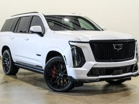 Used 2025 Cadillac Escalade V w/ LPO, ONYX Package AWD/4WD image 5