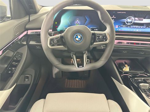 New 2026 BMW i5 eDrive40 w/ M Sport Package RWD image 24