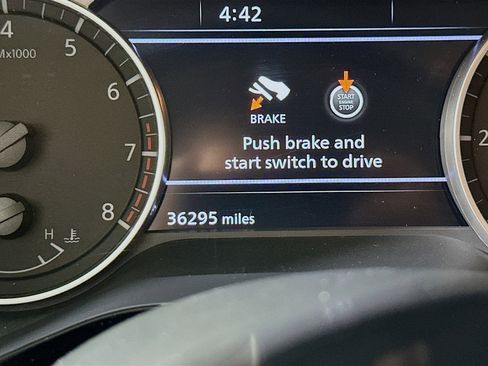 Used 2025 Nissan Pathfinder SL image 19