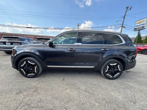 Used 2025 Kia Telluride S FWD image 3
