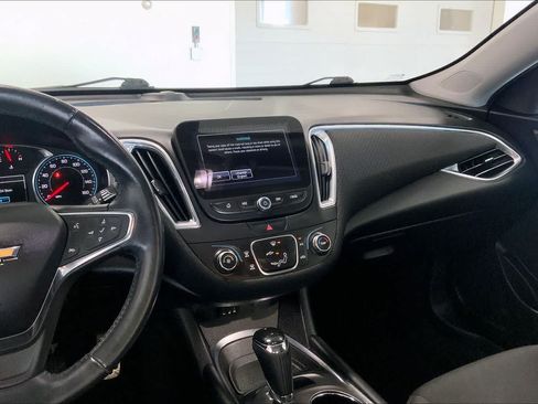 Used 2017 Chevrolet Malibu LT FWD image 14