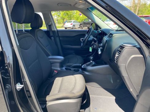 Used 2016 Kia Soul + image 40