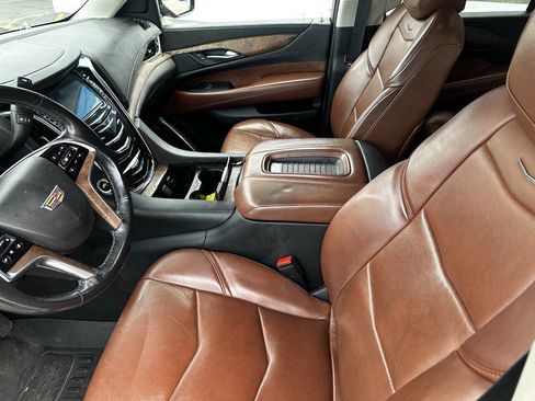 Used 2019 Cadillac Escalade Premium Luxury image 16