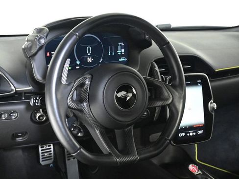 Used 2023 McLaren Artura image 10