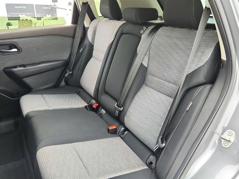 Used 2023 Nissan Rogue SV AWD/4WD image 17
