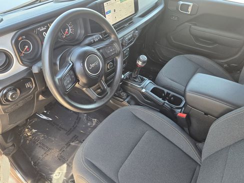 Used 2025 Jeep Wrangler Sport AWD/4WD image 2