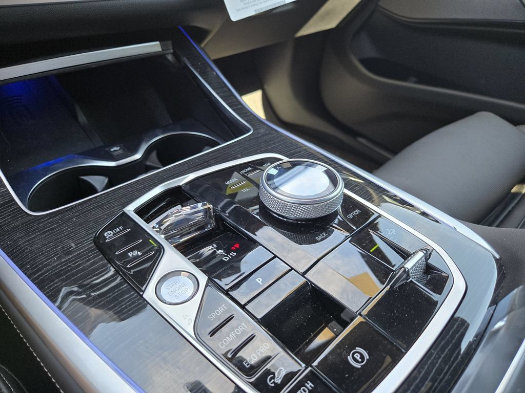 Certified 2025 BMW X7 M60i AWD/4WD image 26