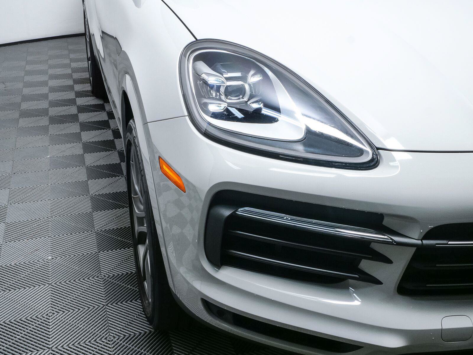 Used 2023 Porsche Cayenne Platinum Edition AWD/4WD image 39