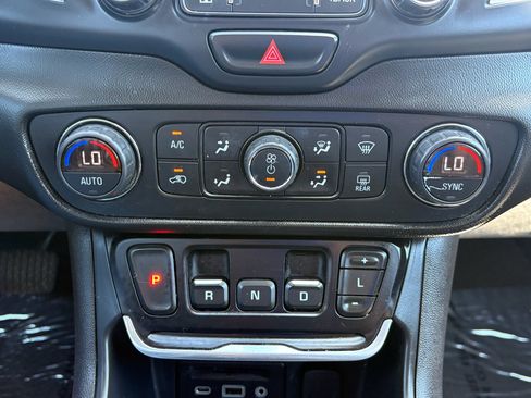 Used 2019 GMC Terrain SLT w/ Preferred Package AWD/4WD image 25