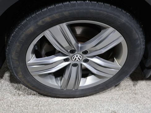 Used 2018 Volkswagen Tiguan SEL Premium w/ 3rd Row Seat Package image 10