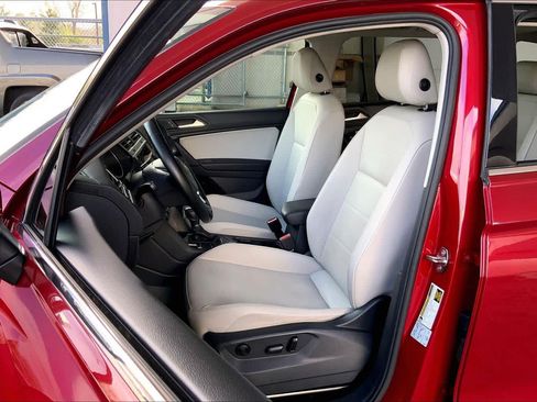 Used 2019 Volkswagen Tiguan SE w/ Panoramic Sunroof Package AWD/4WD image 8