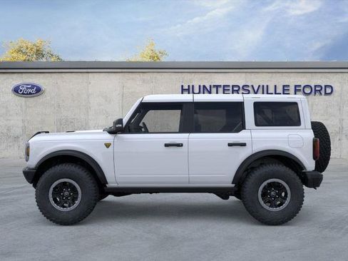 New 2025 Ford Bronco Badlands image 3