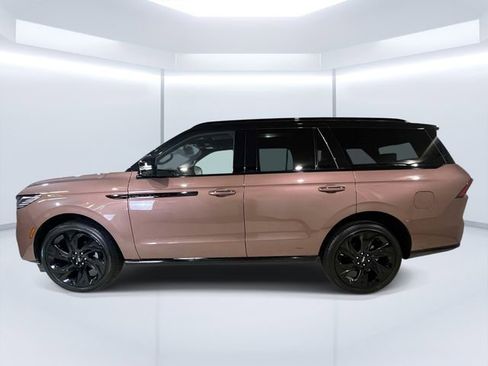 Used 2025 Lincoln Navigator Black Label image 4