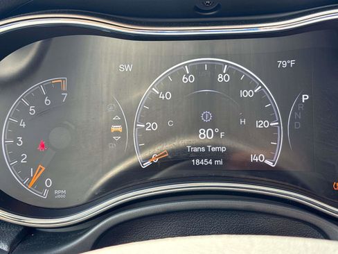 Used 2022 Jeep Grand Cherokee Laredo E w/ Security & Convenience Group image 14