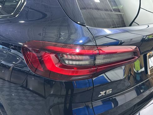 Used 2021 BMW X5 M50i AWD/4WD image 19