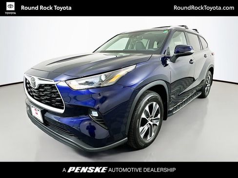 Used 2025 Toyota Highlander XLE FWD image 1