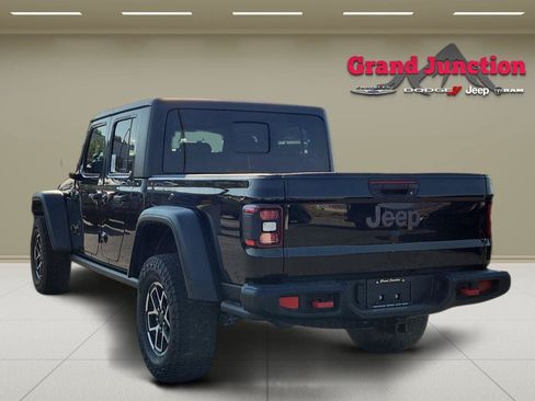 Used 2024 Jeep Gladiator Rubicon w/ Steel Bumper Group AWD/4WD image 5