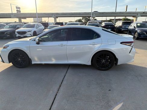 Used 2021 Toyota Camry XSE FWD image 6