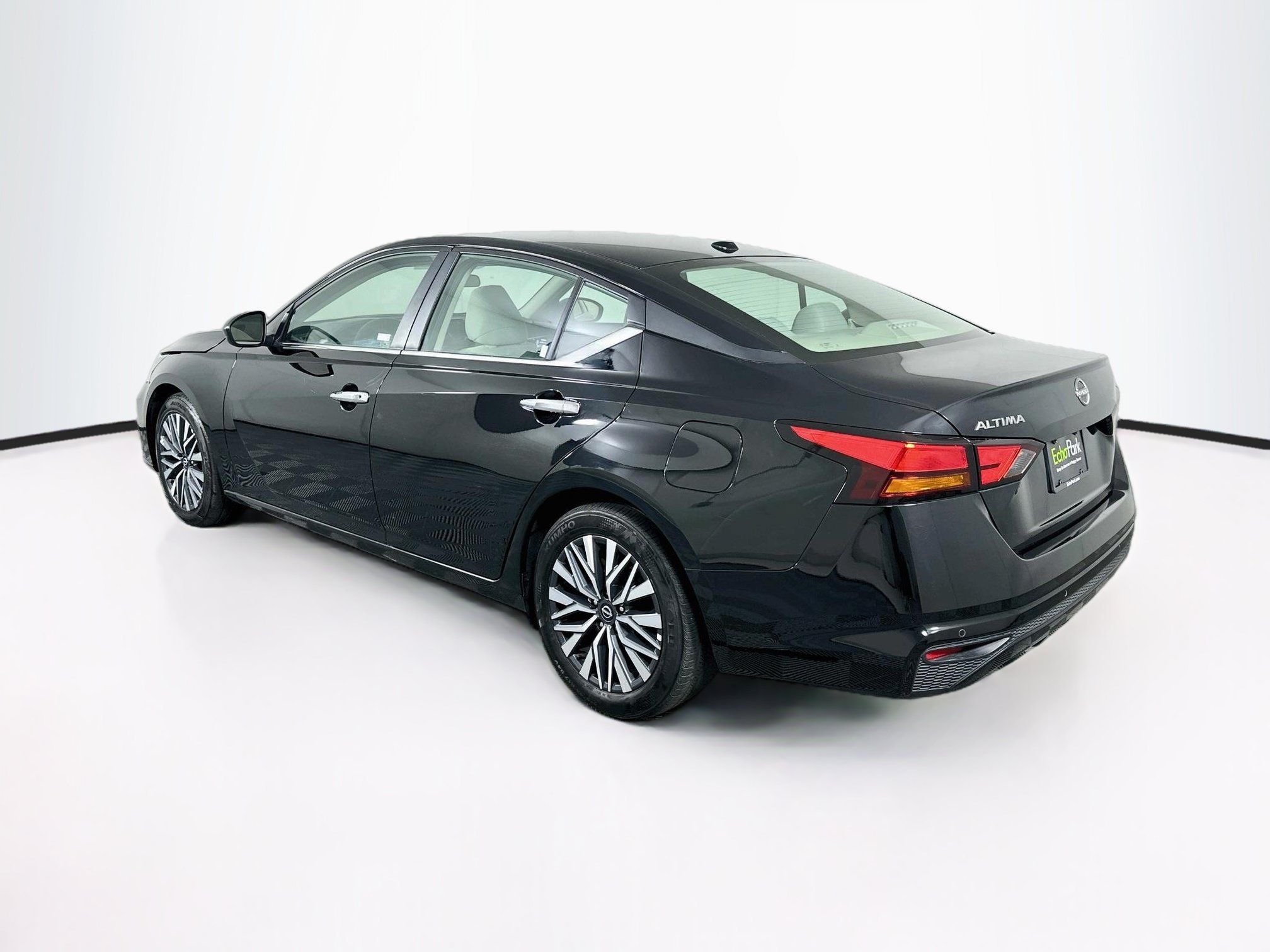 Used 2025 Nissan Altima 2.5 SV FWD image 5