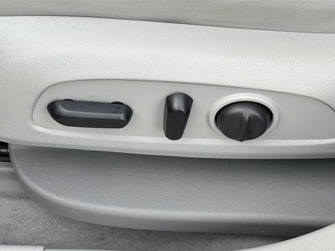 Used 2022 GMC Acadia SLT w/ Preferred Package FWD image 25