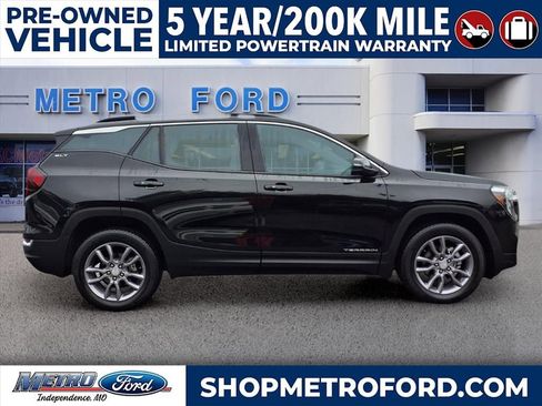 Used 2023 GMC Terrain SLT image 2