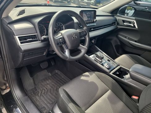 Used 2024 Mitsubishi Outlander ES FWD image 15