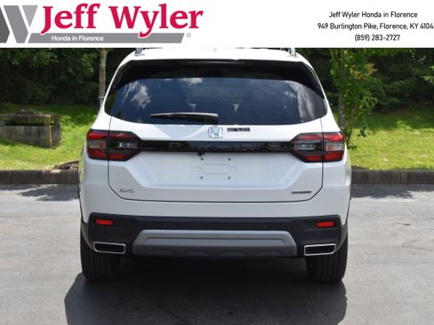 New 2025 Honda Pilot Touring image 7