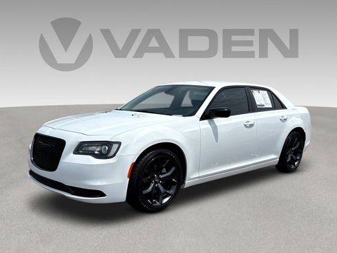 Used 2021 Chrysler 300 Touring w/ Sport Appearance Package RWD image 3