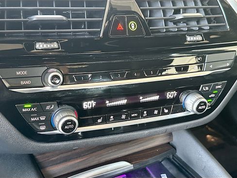 Used 2023 BMW 540i w/ Convenience Package image 16