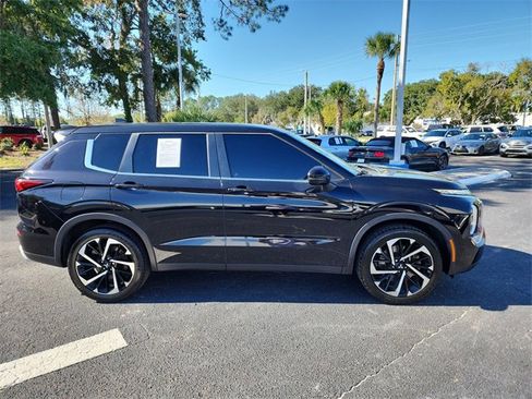 Used 2022 Mitsubishi Outlander SE image 2