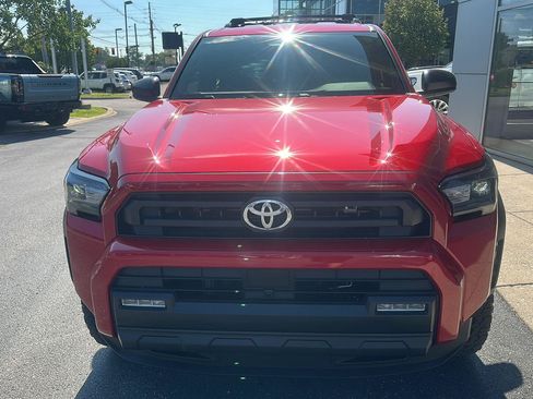 Used 2025 Toyota 4Runner SR5 AWD/4WD image 7