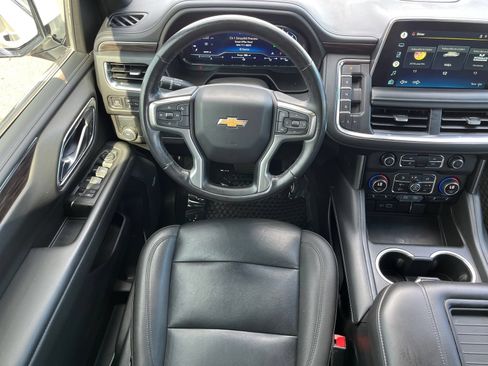 Used 2022 Chevrolet Suburban LT RWD image 13