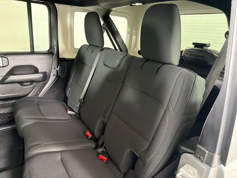 Used 2021 Jeep Wrangler Unlimited Sahara AWD/4WD image 20