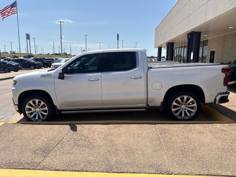 Used 2022 Chevrolet Silverado 1500 High Country w/ Technology Package AWD/4WD image 4