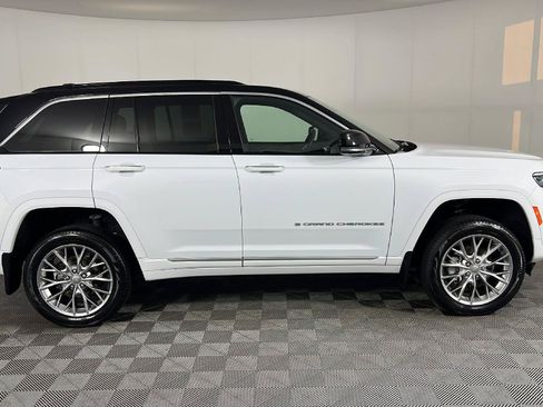 Used 2025 Jeep Grand Cherokee Summit w/ MOPAR Finishing Package AWD/4WD image 4