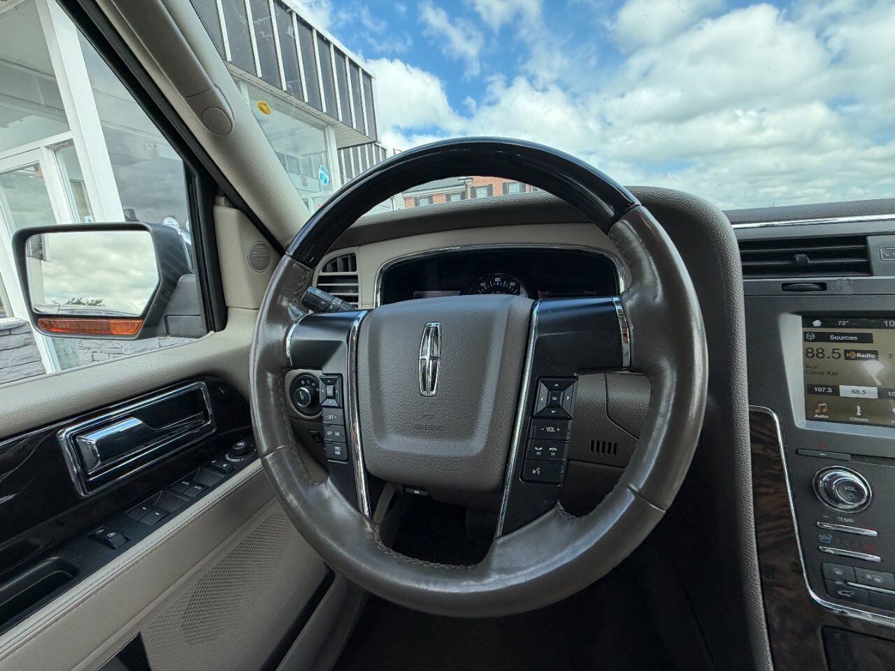 Used 2016 Lincoln Navigator Select RWD image 18