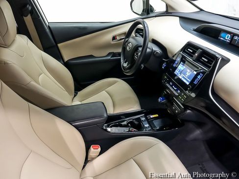 Used 2019 Toyota Prius XLE AWD/4WD image 24