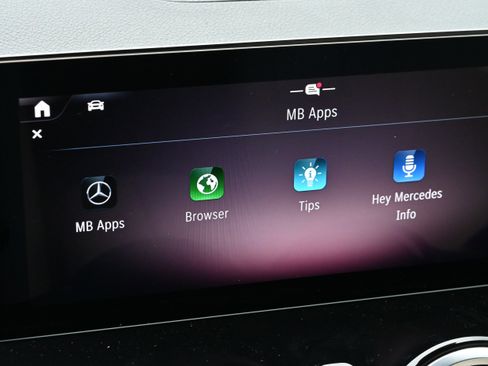 Used 2024 Mercedes-Benz GLB 250 image 35