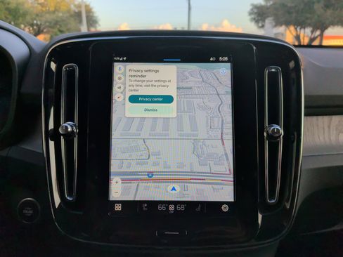 Used 2025 Volvo XC40 B5 Core image 24