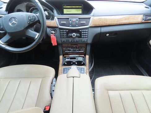 Used 2011 Mercedes-Benz E 550 Sedan image 7
