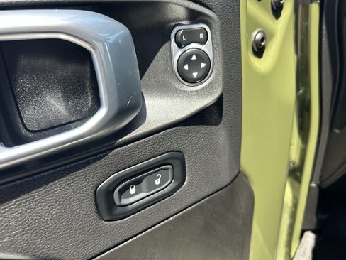 Used 2024 Jeep Wrangler Unlimited Sahara AWD/4WD image 30