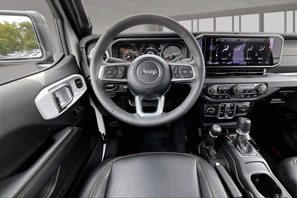 Used 2026 Jeep Wrangler Unlimited Sahara AWD/4WD image 5