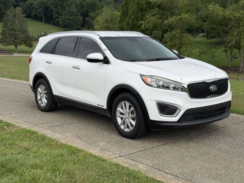 Used 2016 Kia Sorento LX AWD/4WD image 12